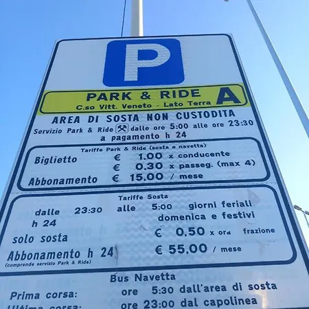 Piazzetta Degli Innamorati * バーリ